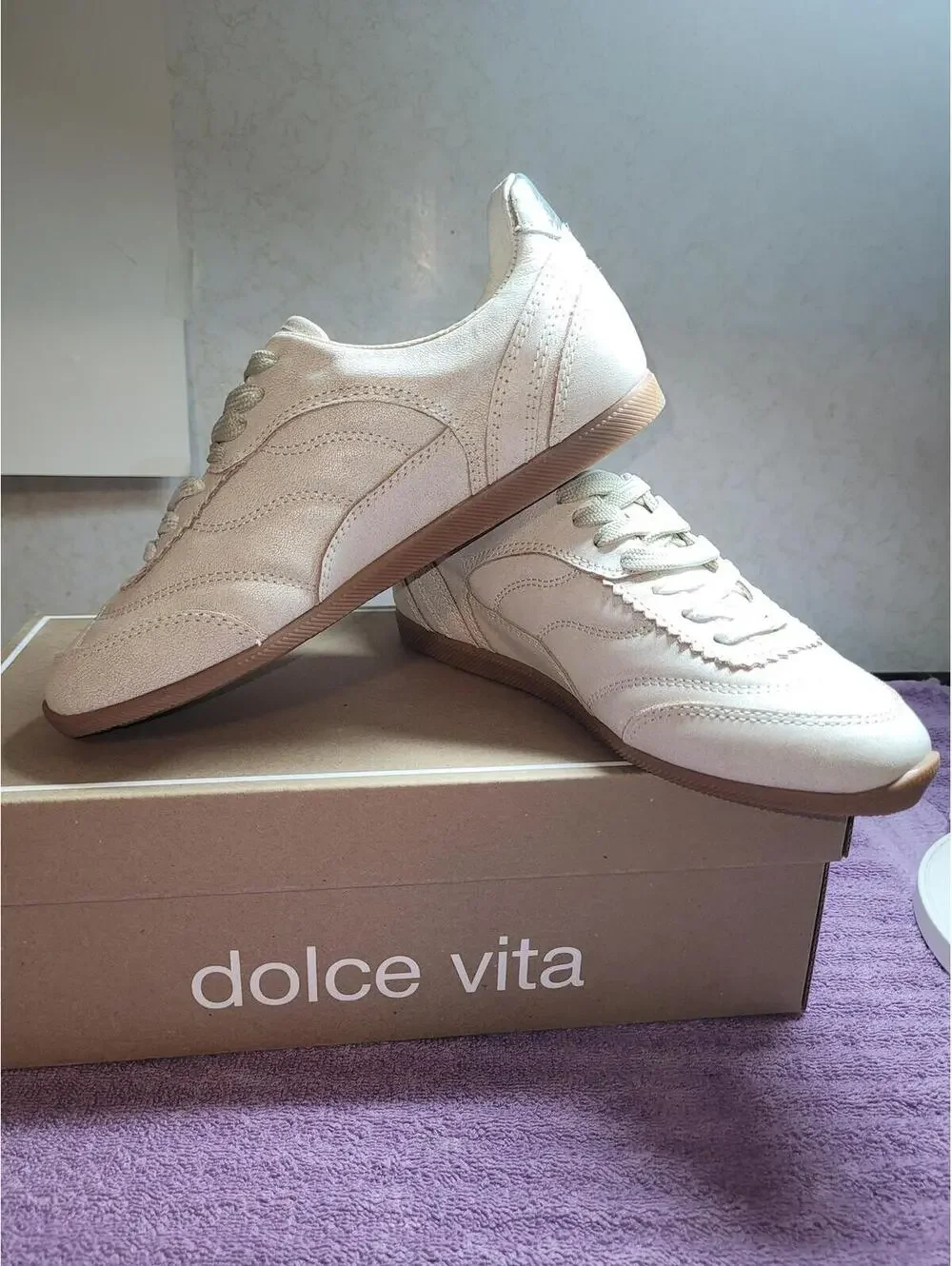 Dolce Vita Women’s Laini Off Whitecrackled Leather Sz 7.5 Med NWBox MSRP $140